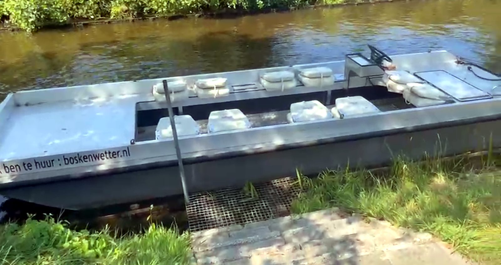 Loungeboot met gestoffeerde stoelen